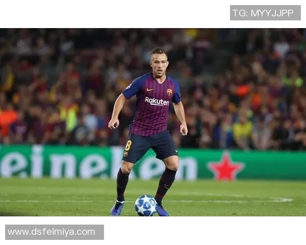 足球明星怒踢手机屏幕引发热议网友纷纷评论背后原因与影响