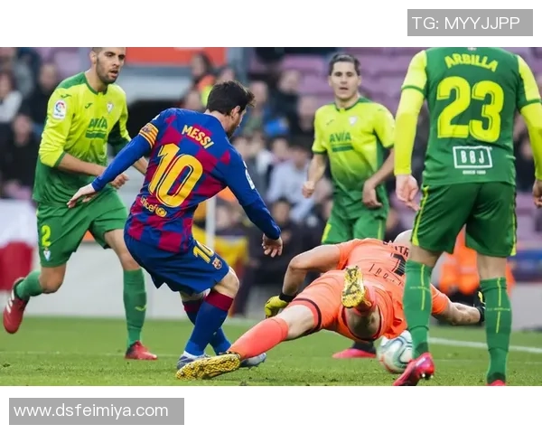 足球明星盛大开场出场秀点燃全场激情引爆球迷热情 足球明星盛大开场出场秀点燃全场激情引爆球迷热情